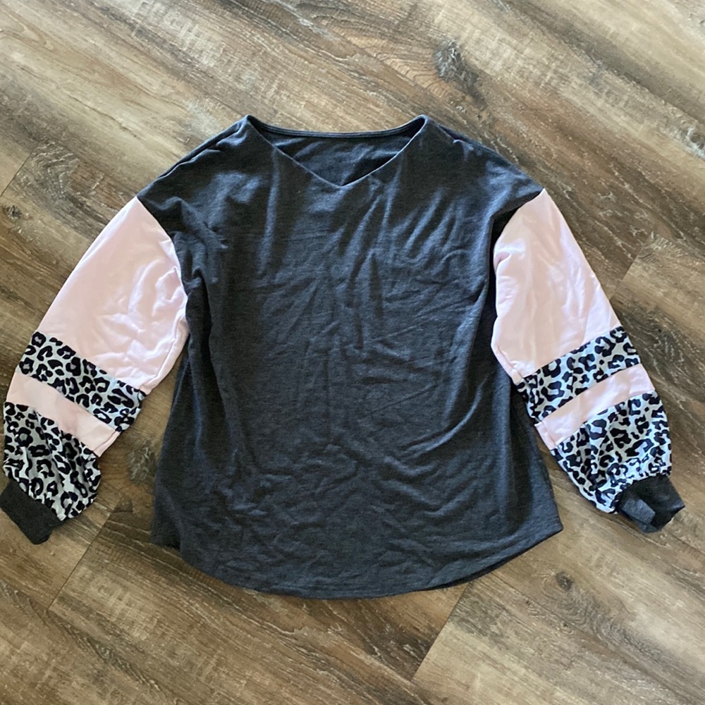 Grey/ Pink Leopard print top